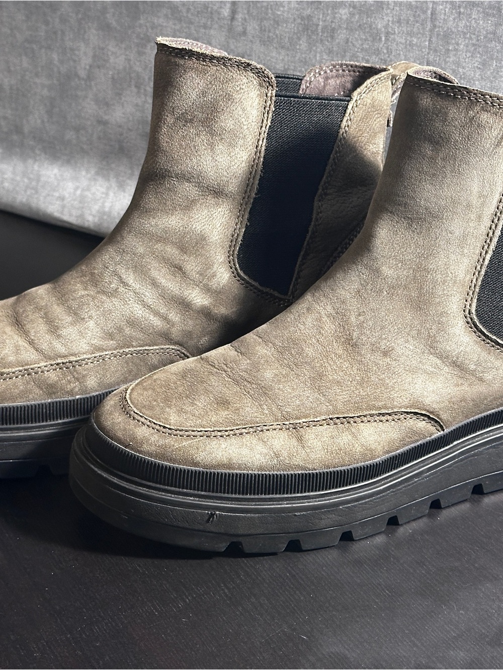 Timberland Ray City Chelsea Boots Women's Size 9.5 Olive Green Nubuck Like New